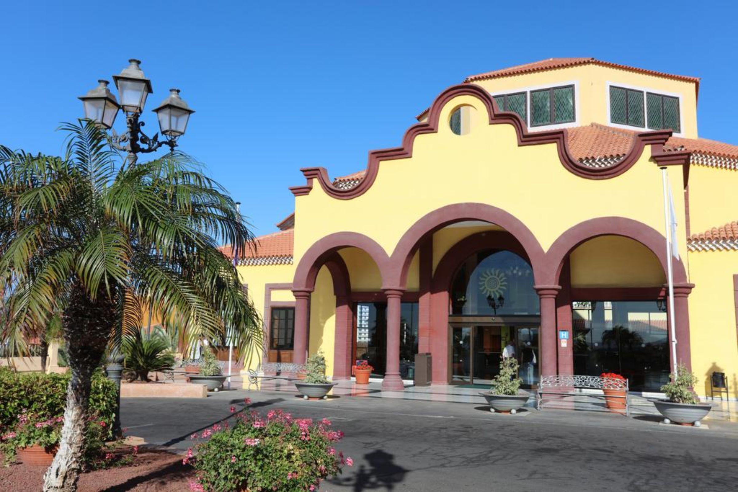 ホテル Bahia Principe Sunlight Costa Adeje エクステリア 写真