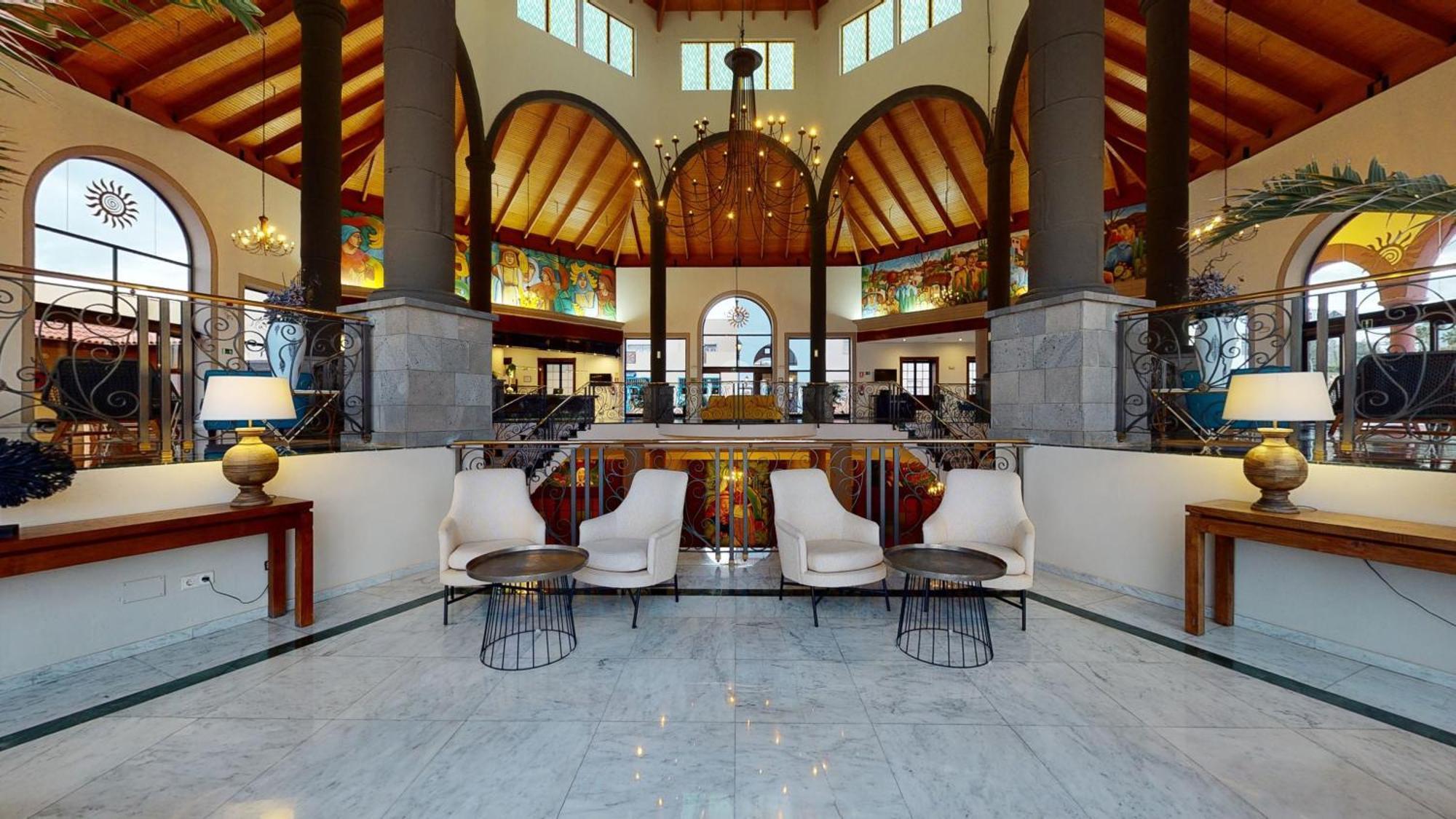 ホテル Bahia Principe Sunlight Costa Adeje エクステリア 写真
